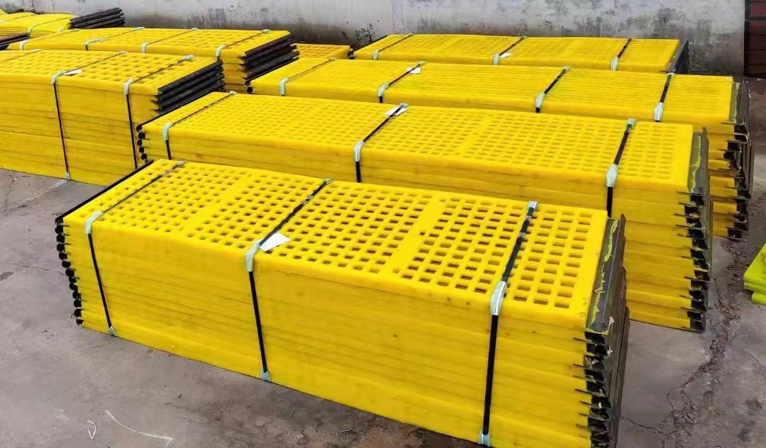 Polyurethane screen panel for vibrating screen
